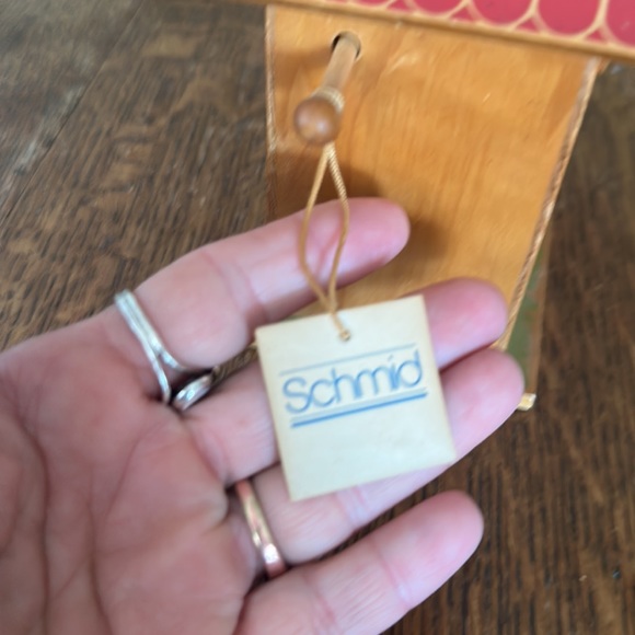 Vintage Disney “It’s A Small World” birdhouse Music Box - Picture 3 of 5